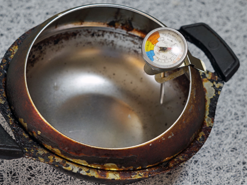 天ぷら鍋と温度計
