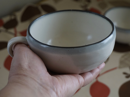 コロンとしたシンプルなスープカップ